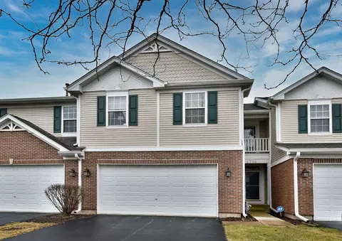 2736 Lorraine Cir, Geneva, IL 60134