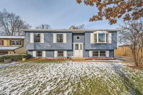 208 Lakewood Dr, Antioch, IL 60002