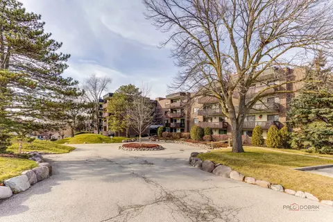 690 Chandler Rd #304, Gurnee, IL 60031