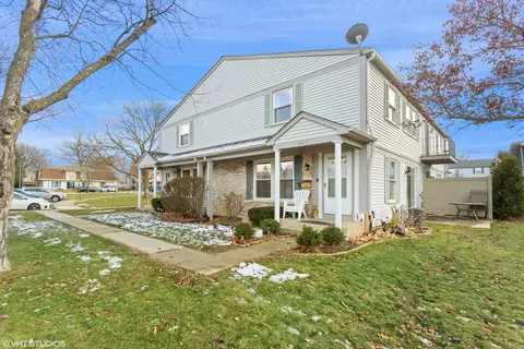 2217 Denton Ct, Schaumburg, IL 60193