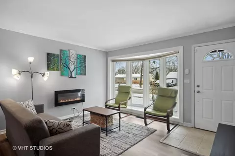 410 Morton St, Hoffman Estates, IL 60169 photo 2