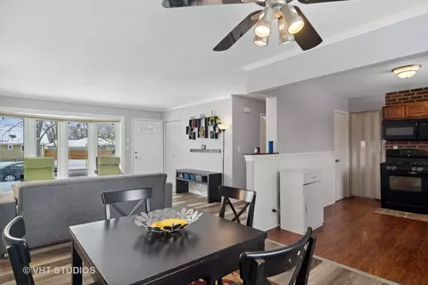 410 Morton St, Hoffman Estates, IL 60169 photo 4