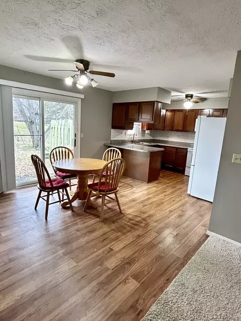 9 Moonstone Ct, Bloomington, IL 61704 photo 3