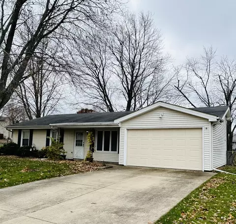 9 Moonstone Ct, Bloomington, IL 61704