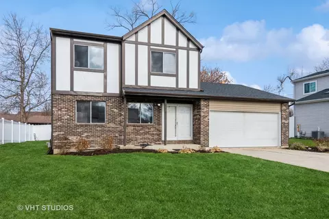 455 Laura Ct, Naperville, IL 60563
