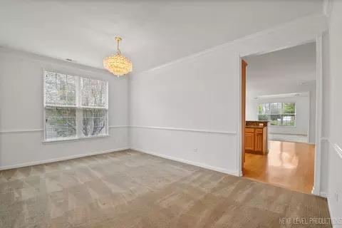 1008 Broadmoor Dr, Elgin, IL 60124 photo 4
