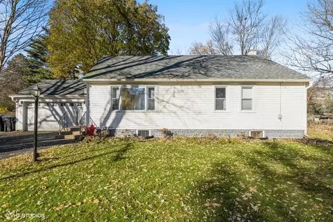 1709 Riverside Dr N, Mchenry, IL 60050 photo 2