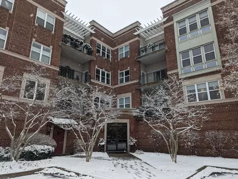 310 E Church St #307, Libertyville, IL 60048