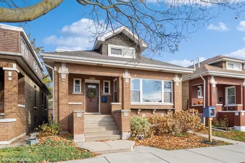 5021 N Kennison Ave, Chicago, IL 60630