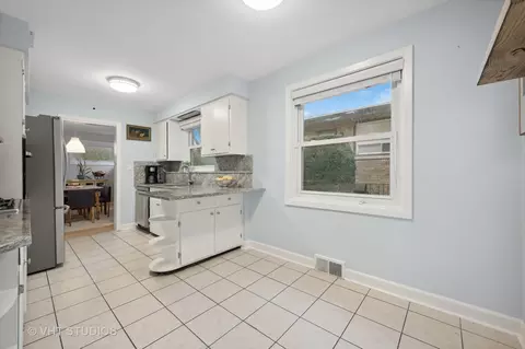8952 Forestview Rd, Evanston, IL 60203 photo 13
