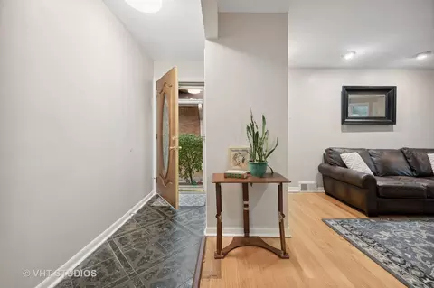 8952 Forestview Rd, Evanston, IL 60203 photo 4