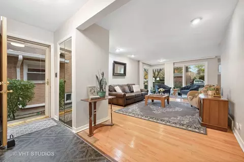 8952 Forestview Rd, Evanston, IL 60203 photo 5