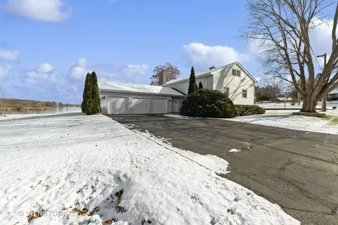 4200 W Lake Shore Dr, Wonder Lake, IL 60097