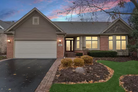 220 Course Dr, Lake In The Hills, IL 60156