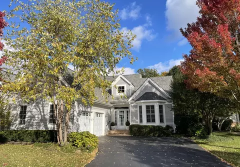 85 S Canterbury Ct, Lake Forest, IL 60045
