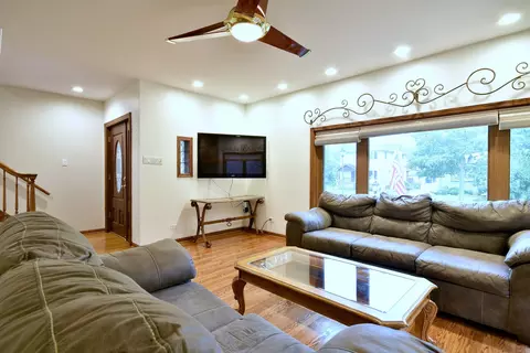 Living - 336 N Walnut St, Elmhurst, IL 60126 photo 2 of 4