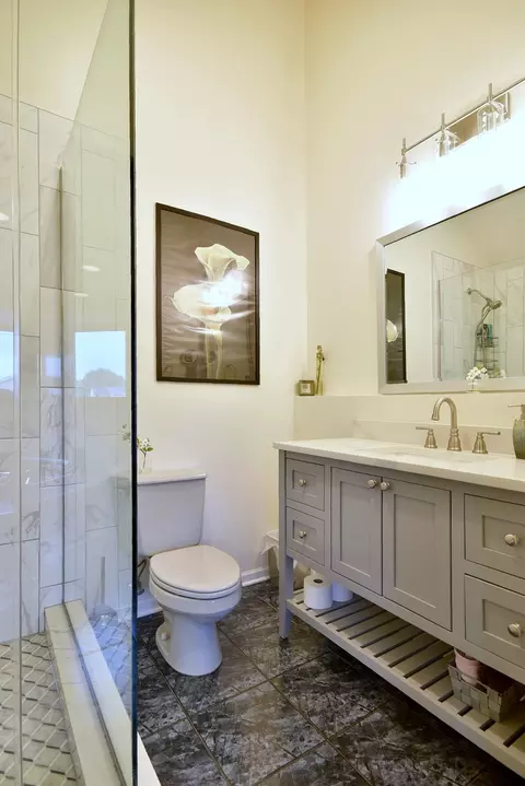 Bath - 336 N Walnut St, Elmhurst, IL 60126 photo 4 of 5
