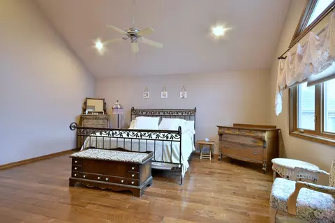 Bedroom - 336 N Walnut St, Elmhurst, IL 60126 photo 3 of 4