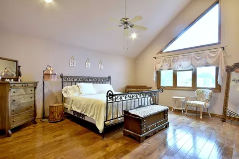 Bedroom - 336 N Walnut St, Elmhurst, IL 60126 photo 2 of 4