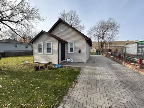 622 Howard Ave, Aurora, IL 60506