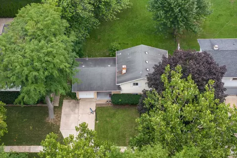 660 Alcoa Ln, Hoffman Estates, IL 60169 photo 3
