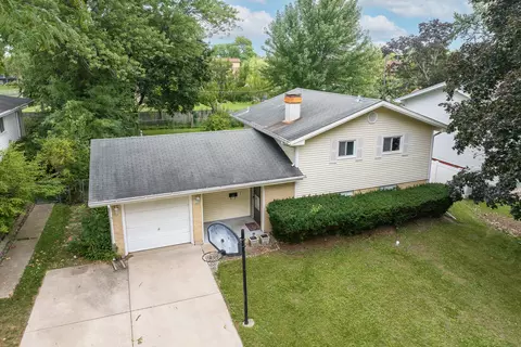 660 Alcoa Ln, Hoffman Estates, IL 60169