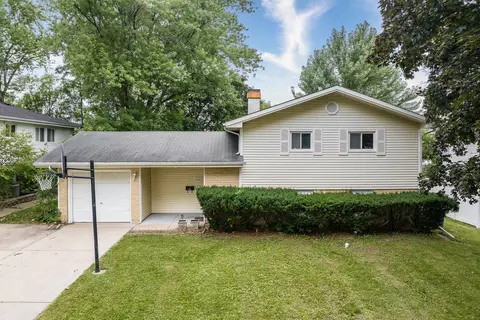 660 Alcoa Ln, Hoffman Estates, IL 60169 photo 2