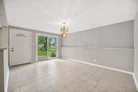 660 Alcoa Ln, Hoffman Estates, IL 60169 photo 18
