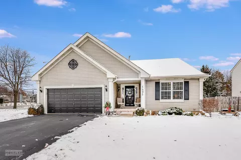 1495 Hartsburg Ln, North Aurora, IL 60542
