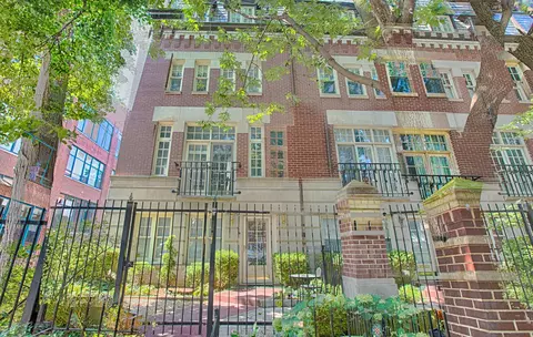 2630 N Southport Ave, Chicago, IL 60614