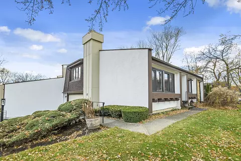 57 Briarwood Sq #0, Indian Head Park, IL 60525