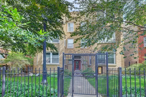 4421 N Malden St #2N, Chicago, IL 60640