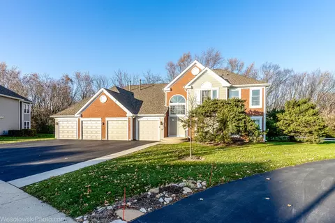 1840 Fox Run Dr #C2, Elk Grove Village, IL 60007