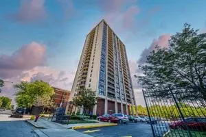 3001 S Michigan Ave #2402, Chicago, IL 60616