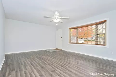 1618 Knoll Ave, Mchenry, IL 60050 photo 2