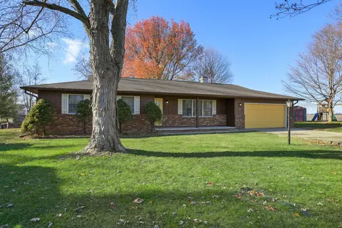 13 James Ct, Sidney, IL 61877