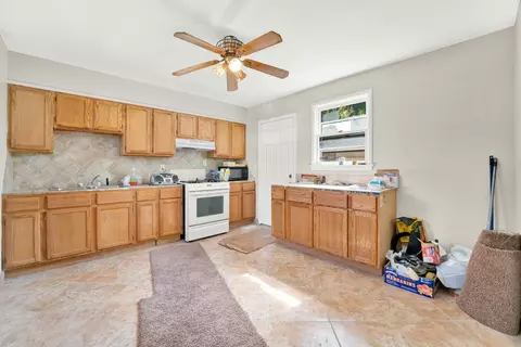 603 Raymond St, Elgin, IL 60120 photo 5