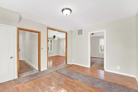 603 Raymond St, Elgin, IL 60120 photo 2