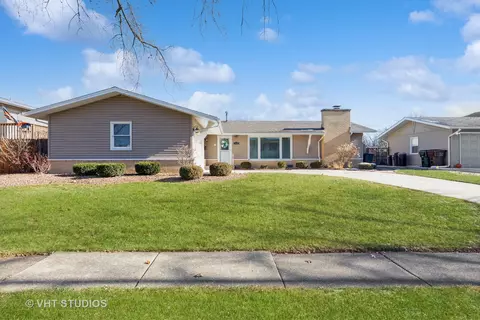 15249 Arroyo Dr, Oak Forest, IL 60452