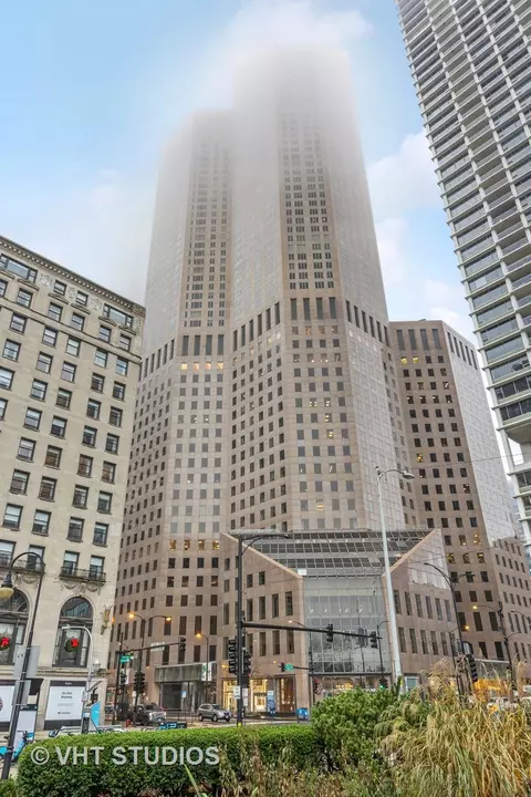 950 N Michigan Ave #2902, Chicago, IL 60611