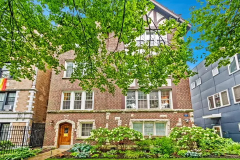 1529 W Estes St #1B, Chicago, IL 60626