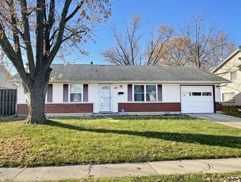 711 E Streamwood Blvd, Streamwood, IL 60107