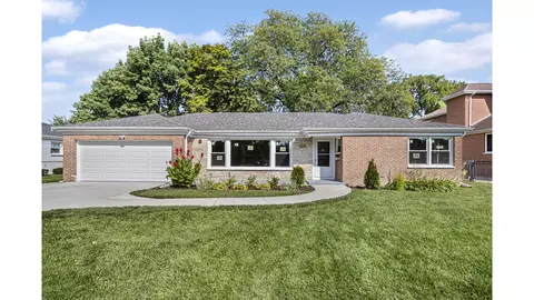 1525 W Marcus Ct, Park Ridge, IL 60068