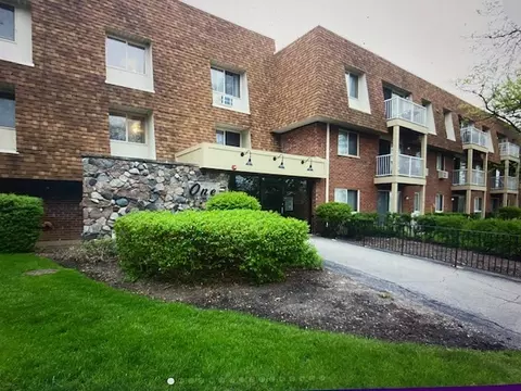 1 Villa Verde Dr #306, Buffalo Grove, IL 60089