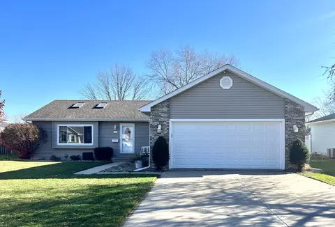 548 N Monroe Ave, Bradley, IL 60915