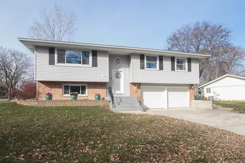702 Dartmouth Ln, Schaumburg, IL 60193