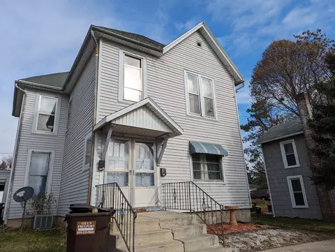 736 W Galena Ave, Freeport, IL 61032