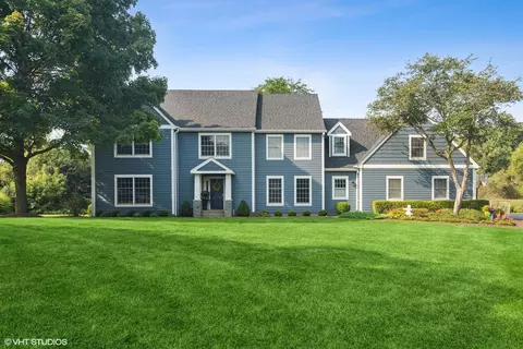 10 Westwind Ct, Hawthorn Woods, IL 60047