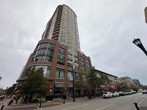 807 Davis St #1201, Evanston, IL 60201