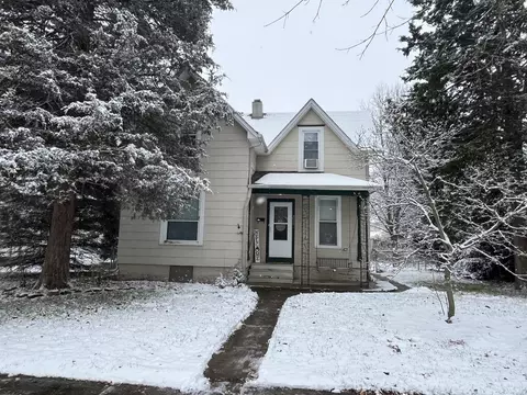 322 S 10th St, Dekalb, IL 60115